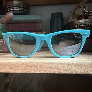 Vintage Ray Ban Wayfarers in Blue